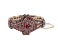 ANTIQUE GARNET BRACELET