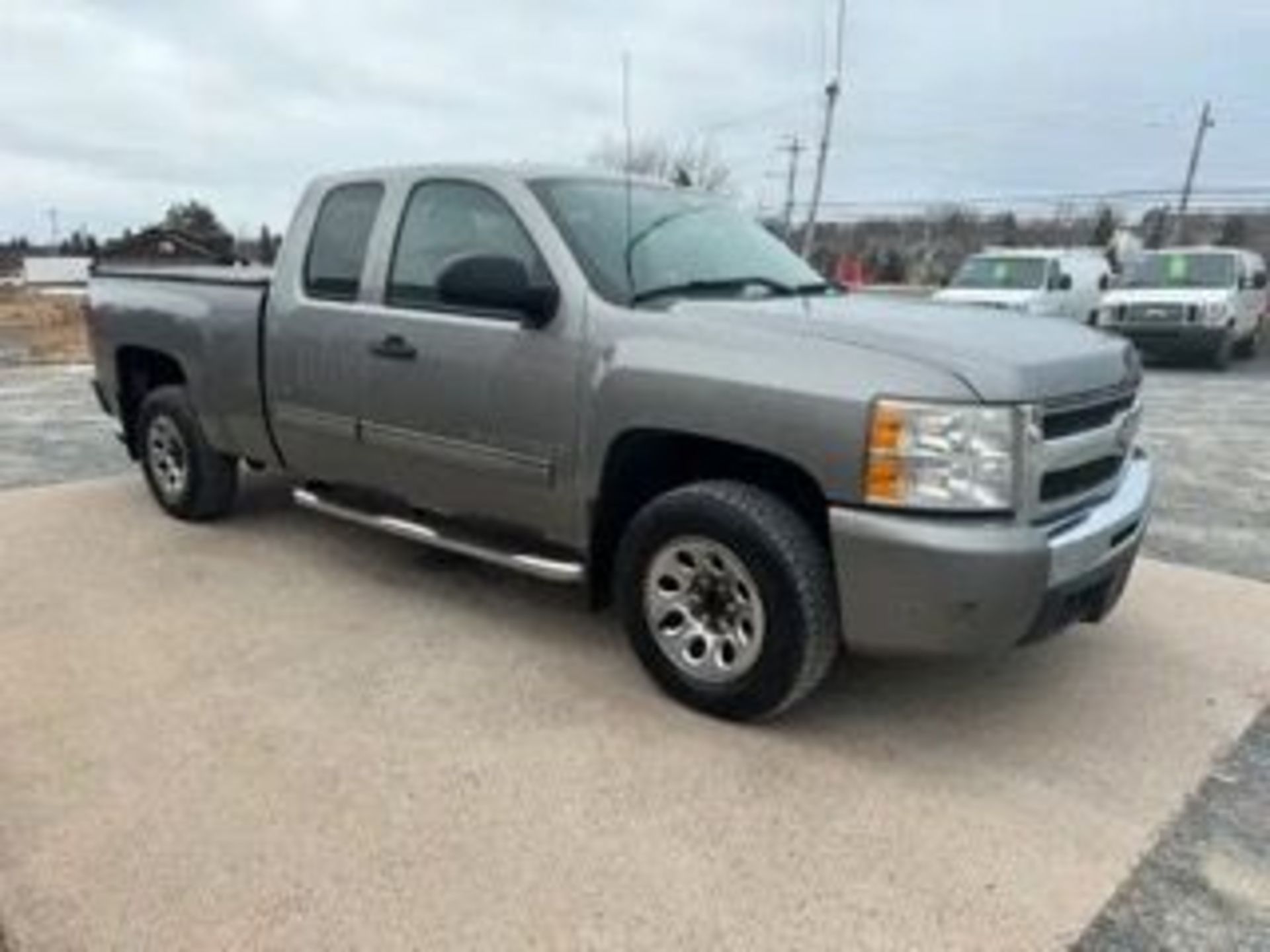 2009 Chevrolet Silverado 1500 5.3L - Image 4 of 15