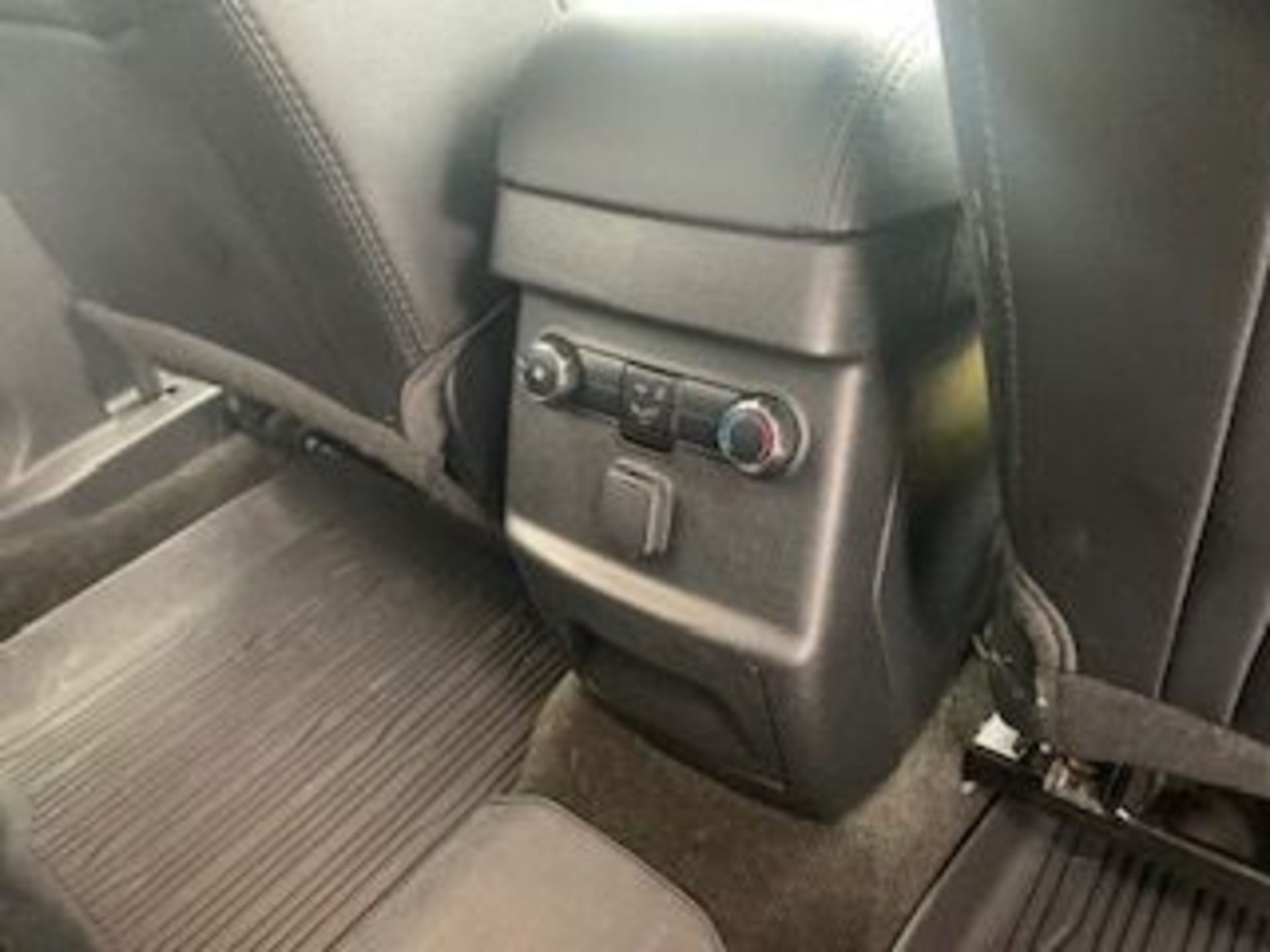 2018 Ford Explorer - Image 17 of 27