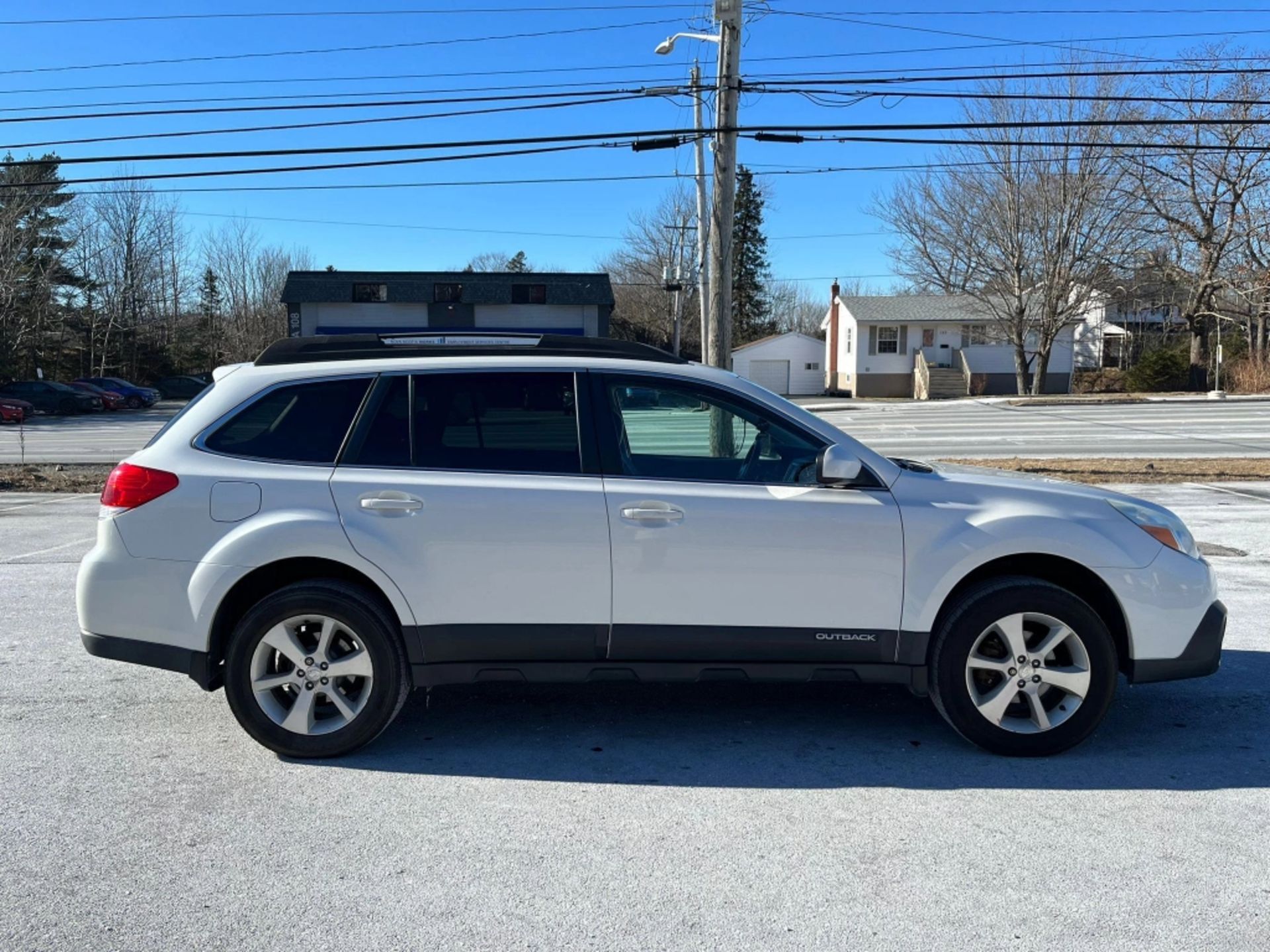 2013 SUBARU OUTBACK LIMITED - Image 5 of 10