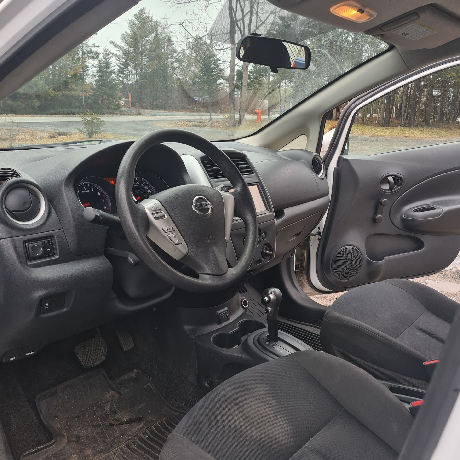 2019 NISSAN VERSA - Image 4 of 8