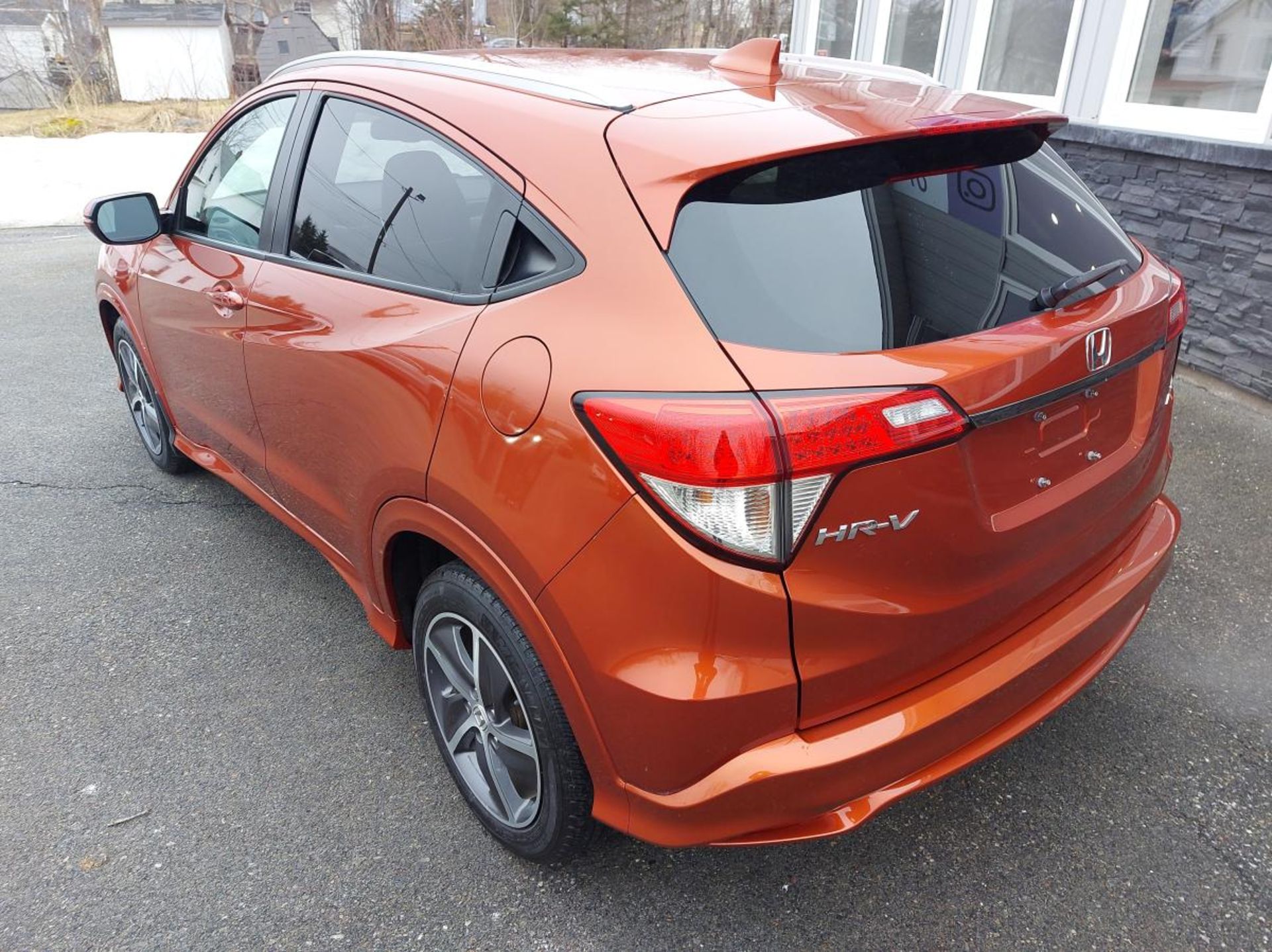 2019 Honda HR-V Touring AWD! ONE OWNER! DEALER SERVICED! - Image 3 of 32