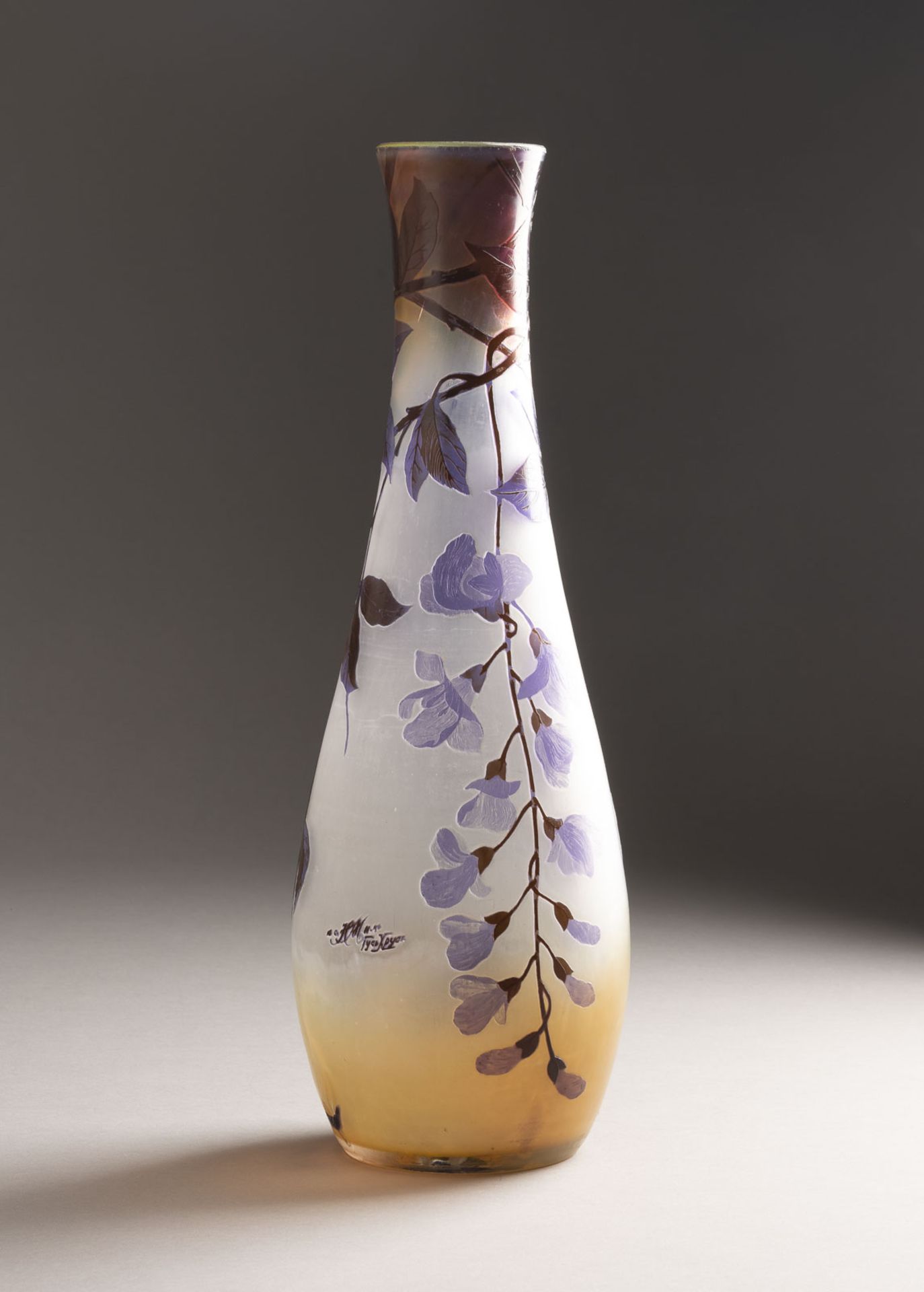 BEDEUTENDE JUGENDSTIL-VASE MIT GLYZINIE 