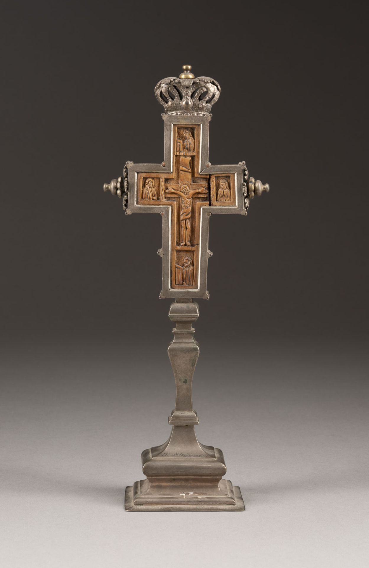 STANDKREUZ MIT DER KREUZIGUNG CHRISTI