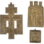 DREI BRONZE-IKONEN: HEILIGER NIKOLAUS UND ERWEITERTES KREUZ 