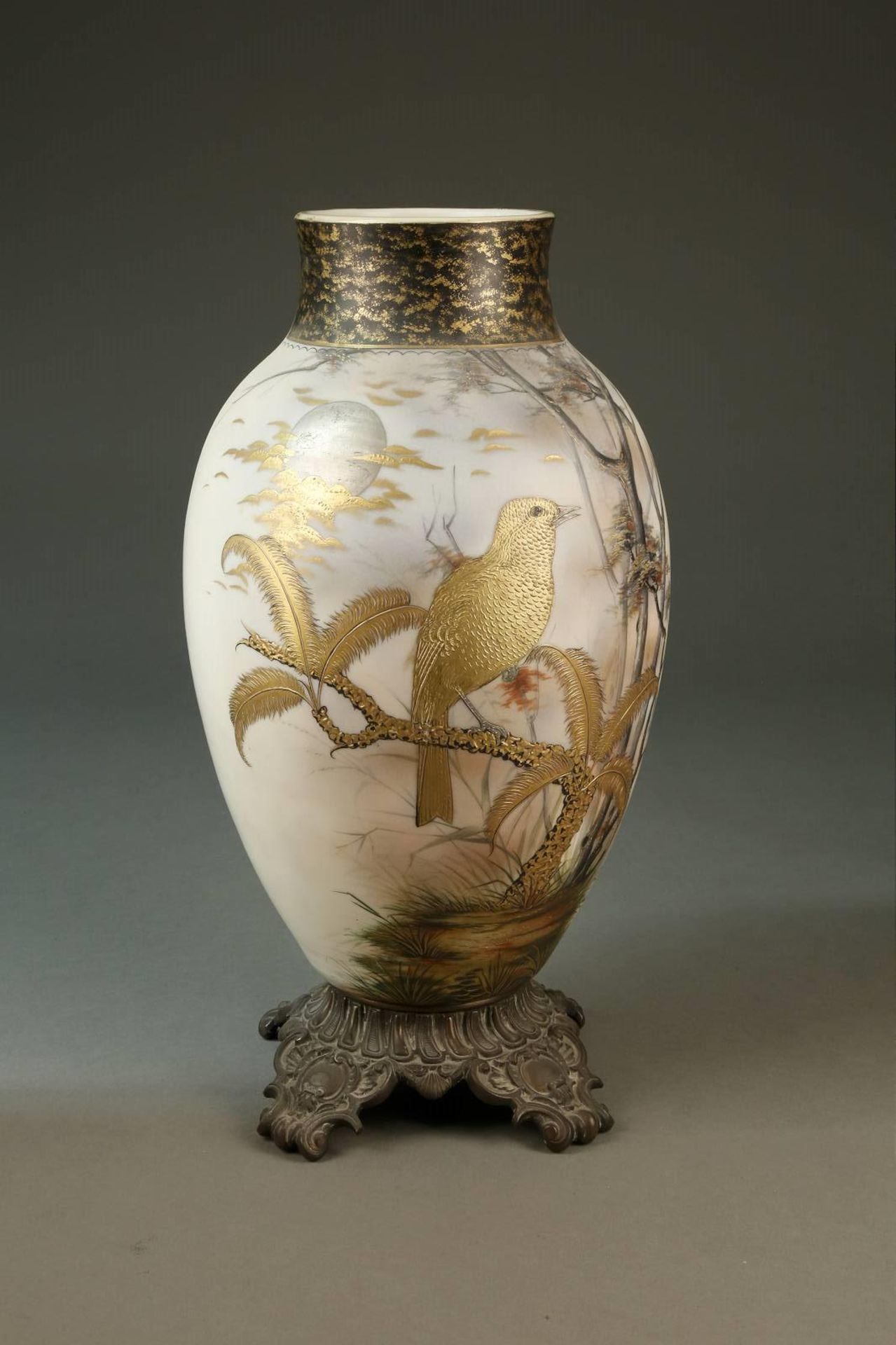 GROSSE VASE MIT VOGEL- UND LANDSCHAFTSMOTIV