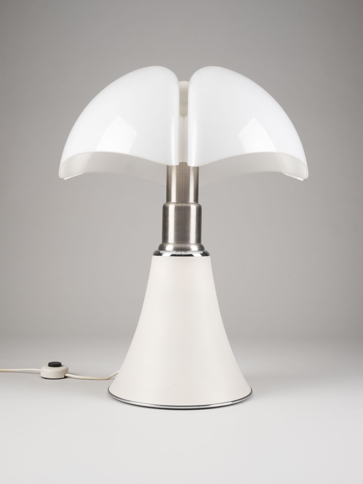 GROSSE TISCHLAMPE MODELL '620 - PIPISTRELLO'