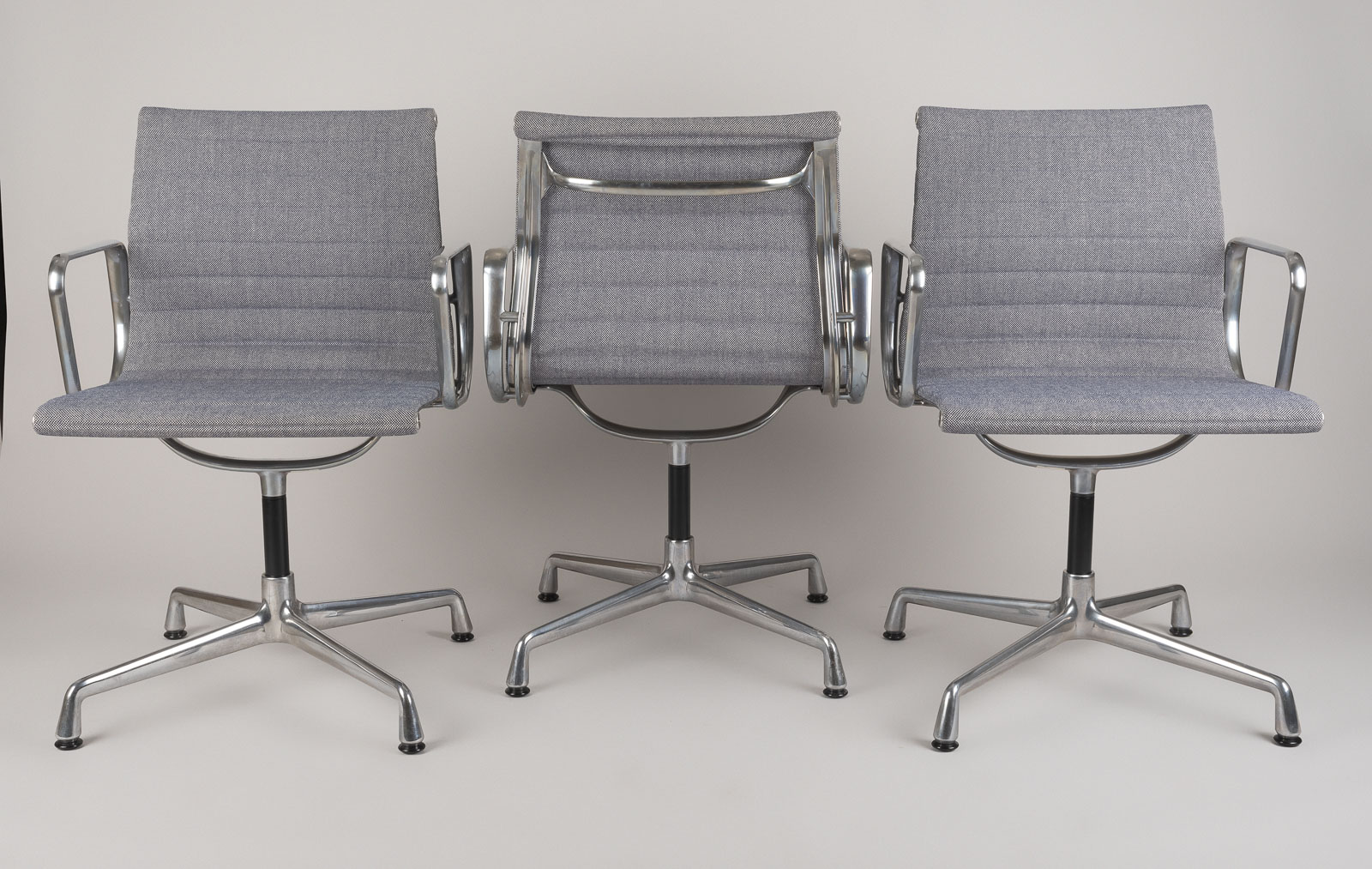 SECHS ALUMINIUM DINING CHAIRS MODELL 'EA 104' - Image 3 of 3