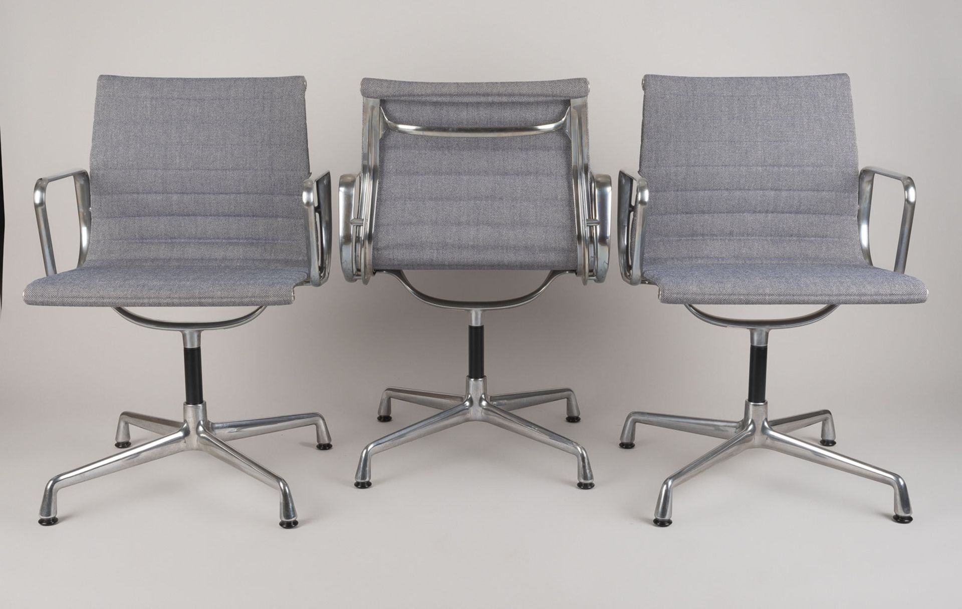 SECHS ALUMINIUM DINING CHAIRS MODELL 'EA 104' - Image 3 of 3