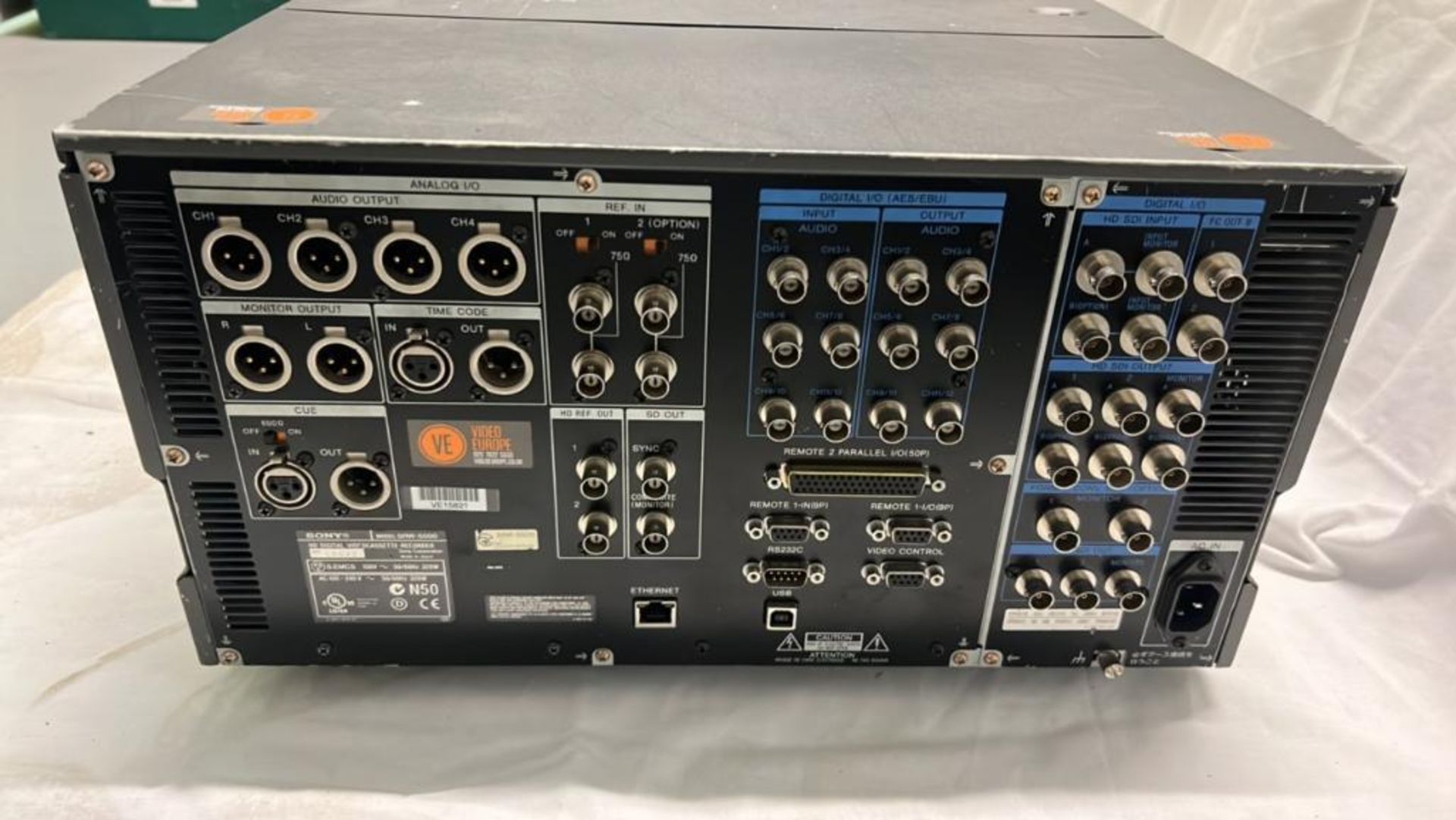 Sony SRW-5500 Digital Videocassette recorder with flight case SN :10042 - Image 4 of 5