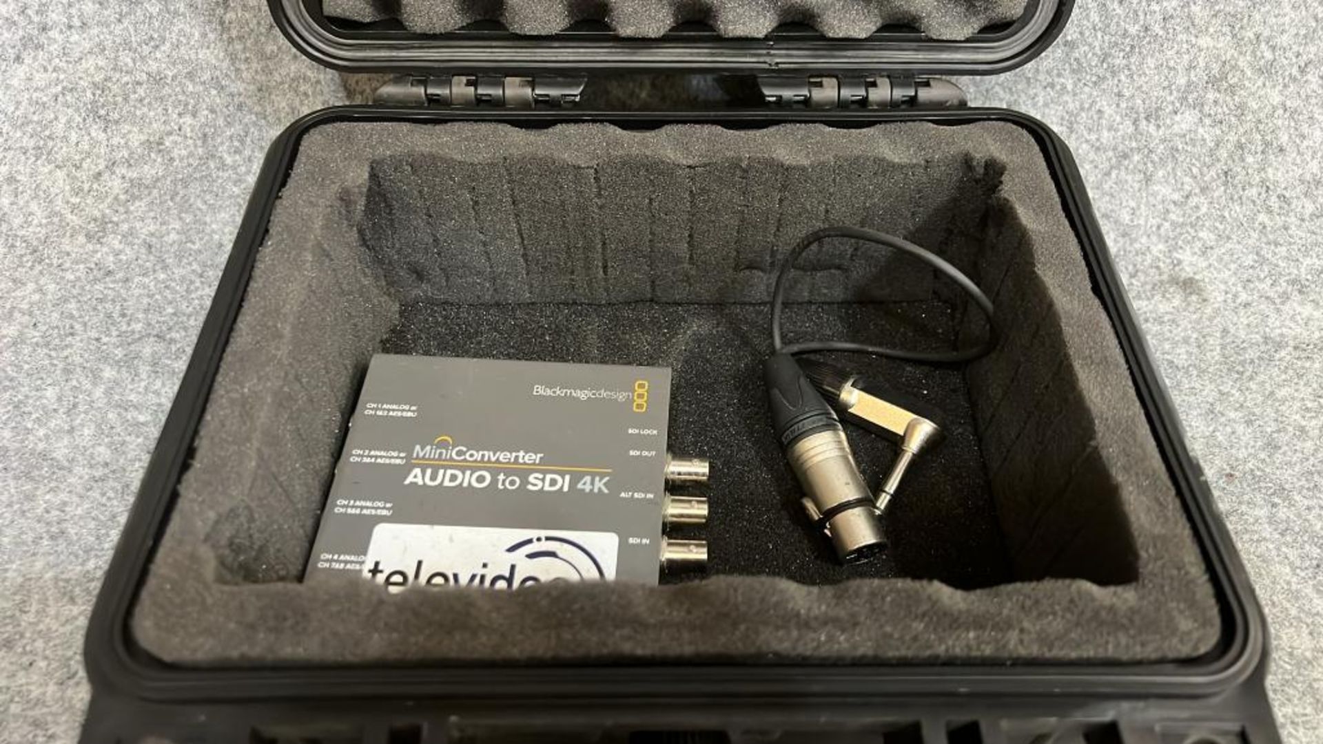 Black magic mini converter-Audio to SDI 4k contained in small plastic flight case with lead Blackmag - Bild 7 aus 8