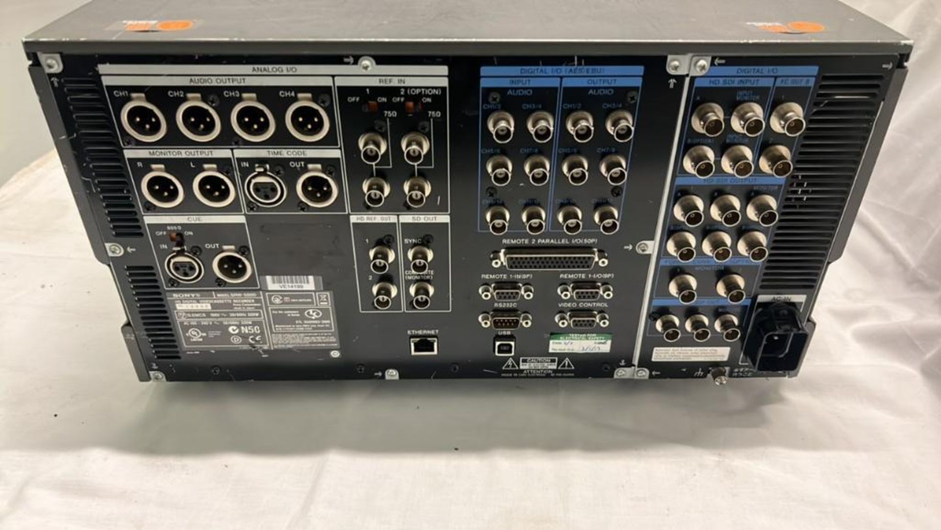 Sony SRW-5500 Digital Videocassette recorder with flight case SN :13930 - Image 4 of 6