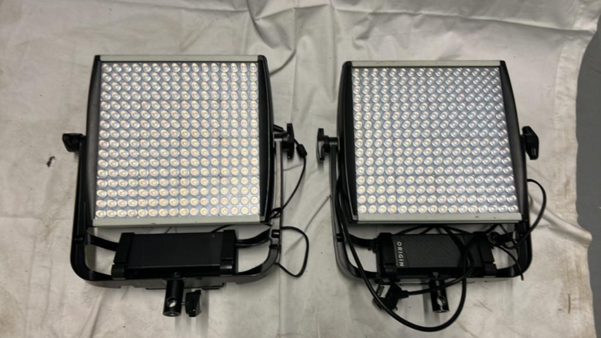 (2) Litepanels Astra 1x1 Bi-Color With carry bagLitepanels SN 1037405156, SN 1037405844 - Image 3 of 8