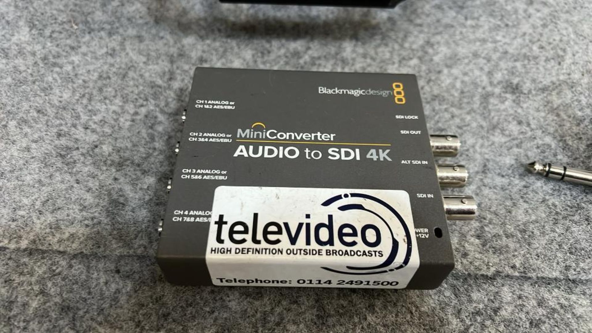 Black magic mini converter-Audio to SDI 4k contained in small plastic flight case with lead Blackmag - Bild 2 aus 8