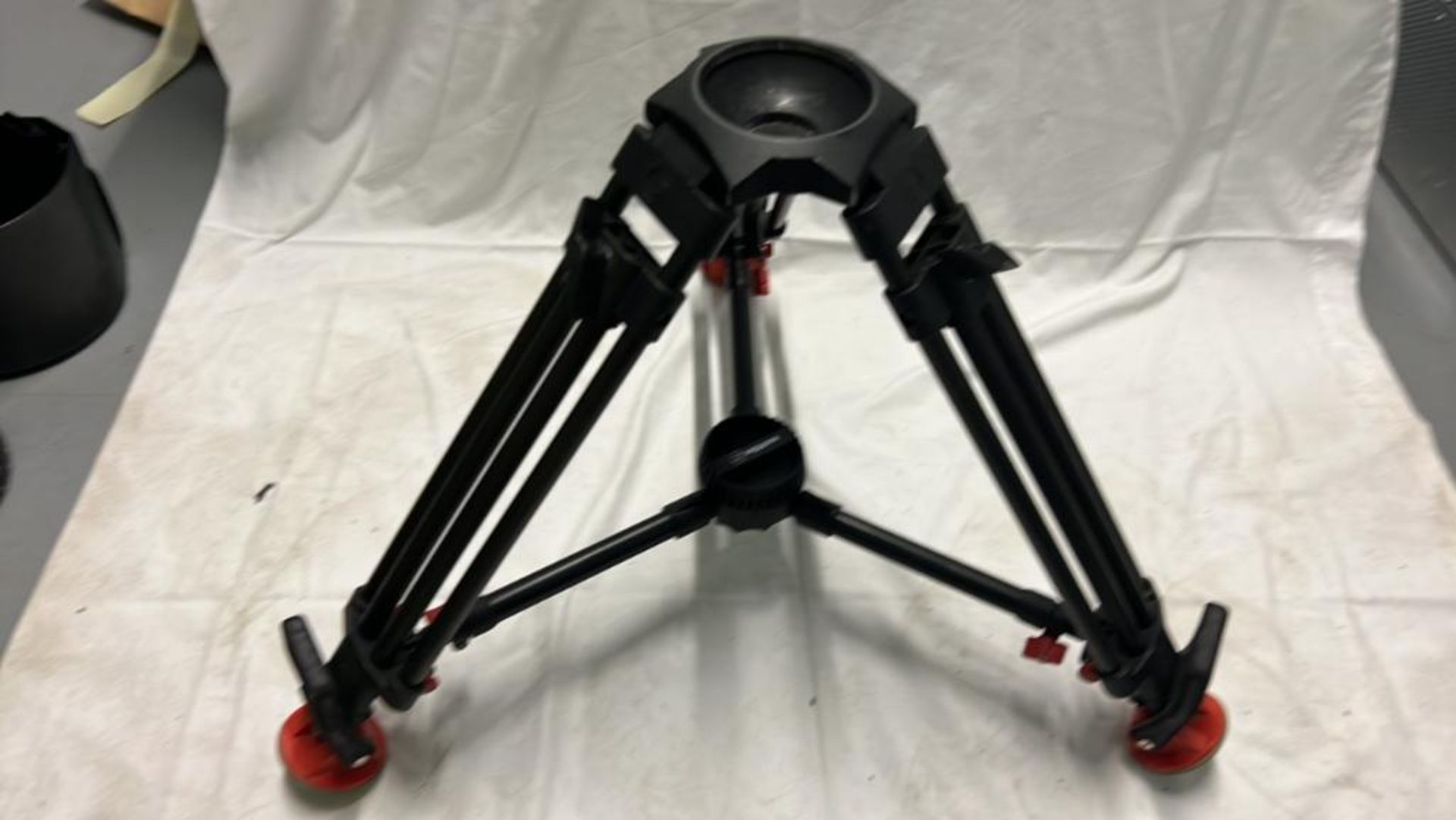 Sachtler Short Legs (100mm Bowl) in Tripod flight case SN: 53511500388