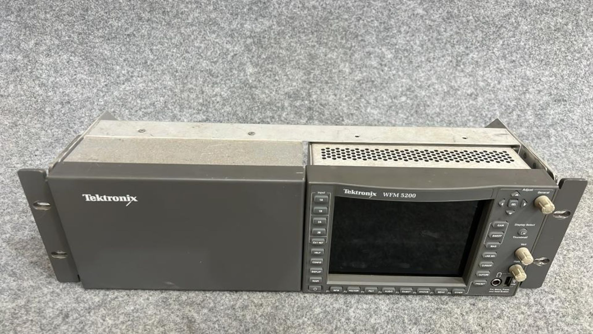 Tektronix WFM 5200, with Pu. Model: TektronixVFM 5200