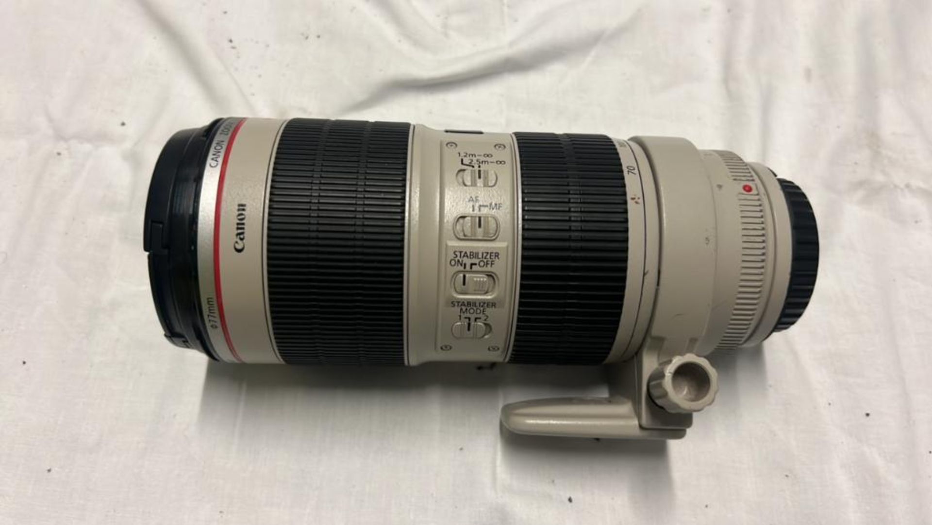 Canon EF 70-200mm f/2.8L USM Lens with Carry Bag  SN: 3160000344 - Image 2 of 5