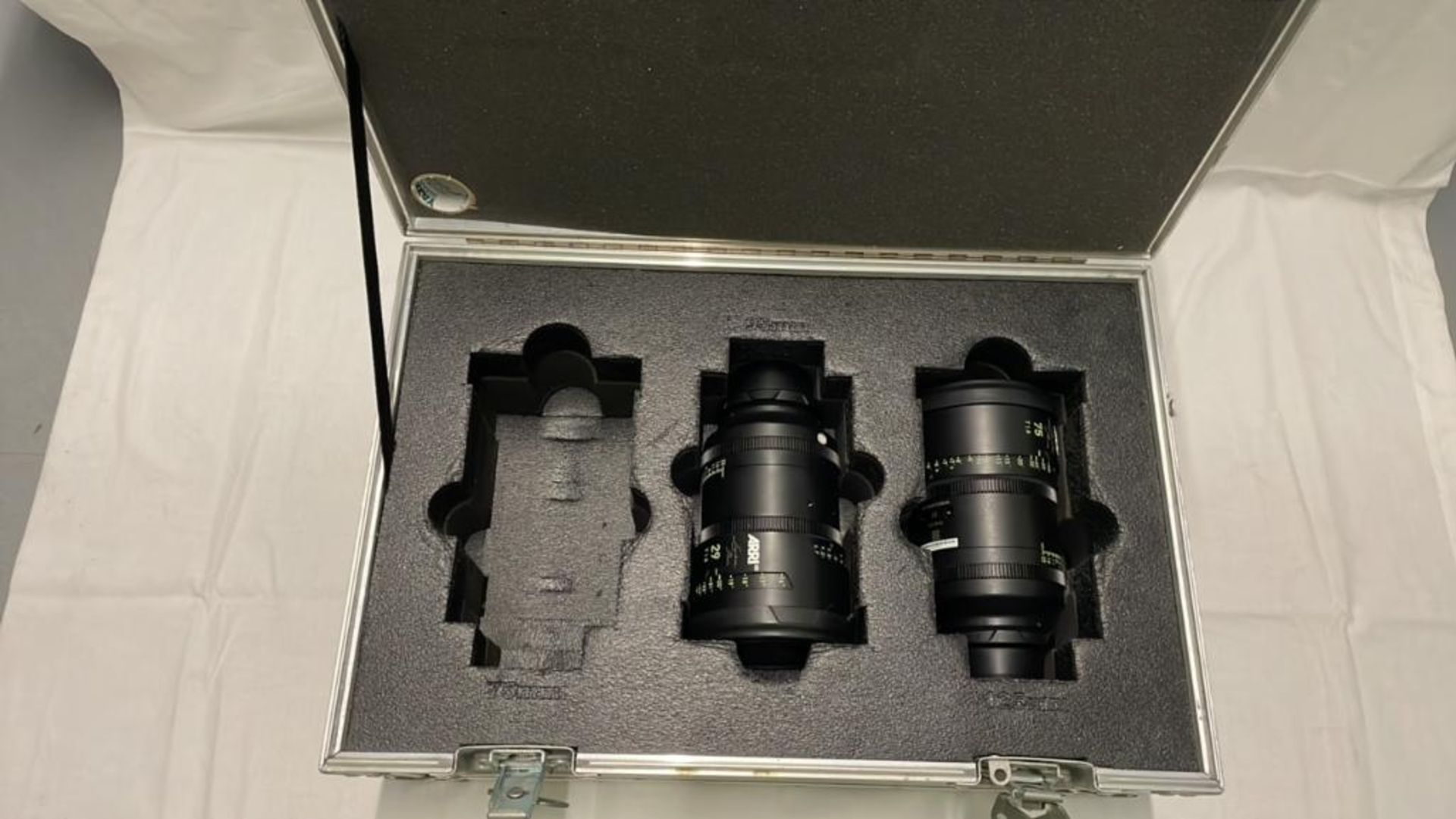 Set of 6 Arri Prime Lenses (29mm, 40mm, 85mm, 75mm, 95mm, 125mm) 2 flight case SN 18145, SN 53570, S - Image 11 of 15