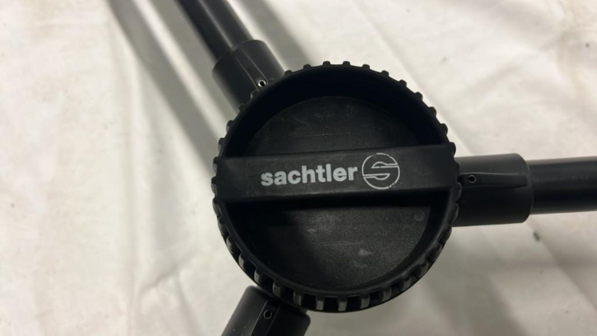 Sachtler Short Legs (100mm Bowl) in Tripod flight case SN: 53511500388 - Image 4 of 5