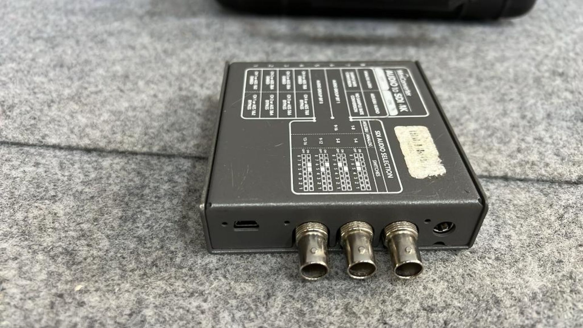 Black magic mini converter-Audio to SDI 4k contained in small plastic flight case with lead Blackmag - Bild 4 aus 8