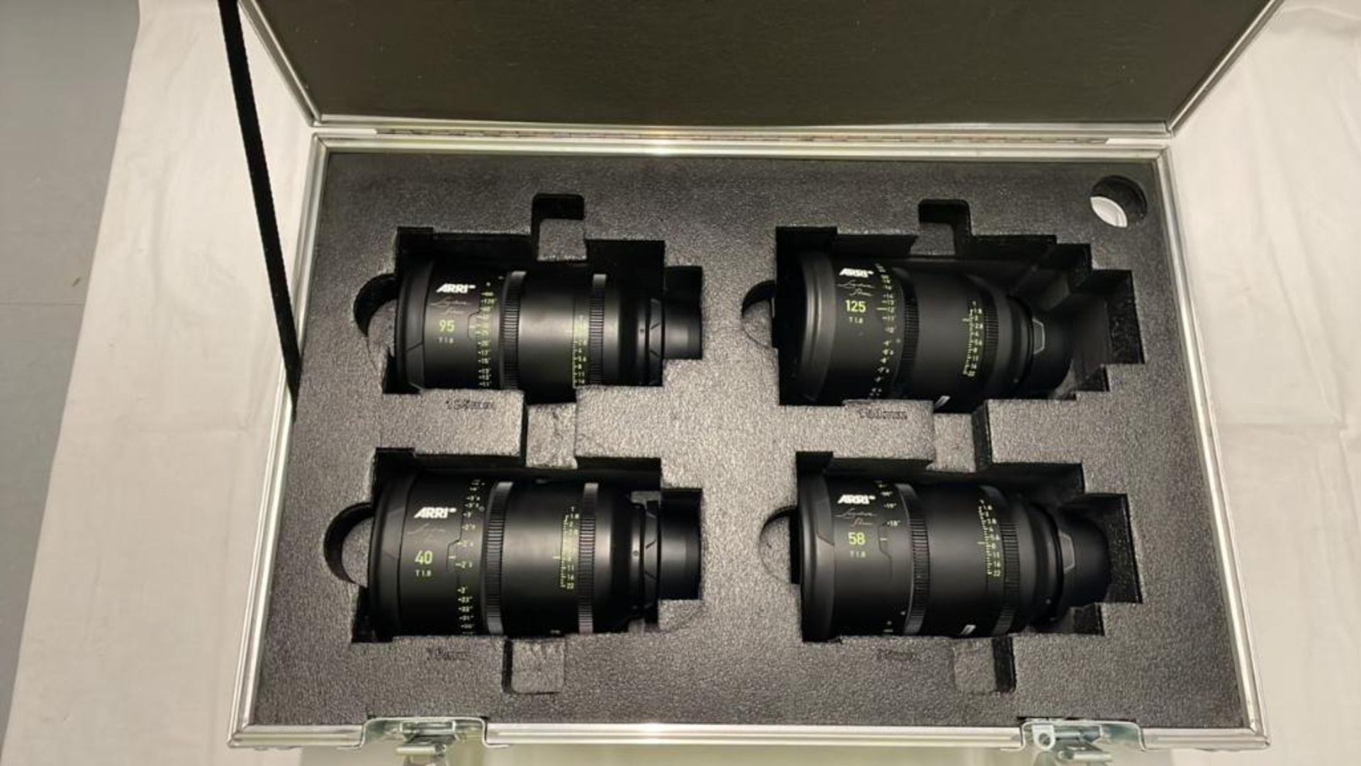 Set of 6 Arri Prime Lenses (29mm, 40mm, 85mm, 75mm, 95mm, 125mm) 2 flight case SN 18145, SN 53570, S