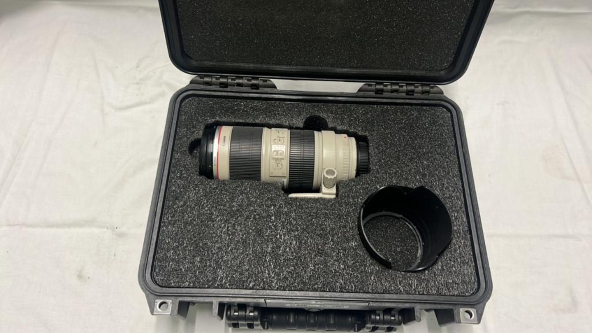 Canon EF 70-200mm f/2.8L USM Lens with Peli Case SN: 3160000360