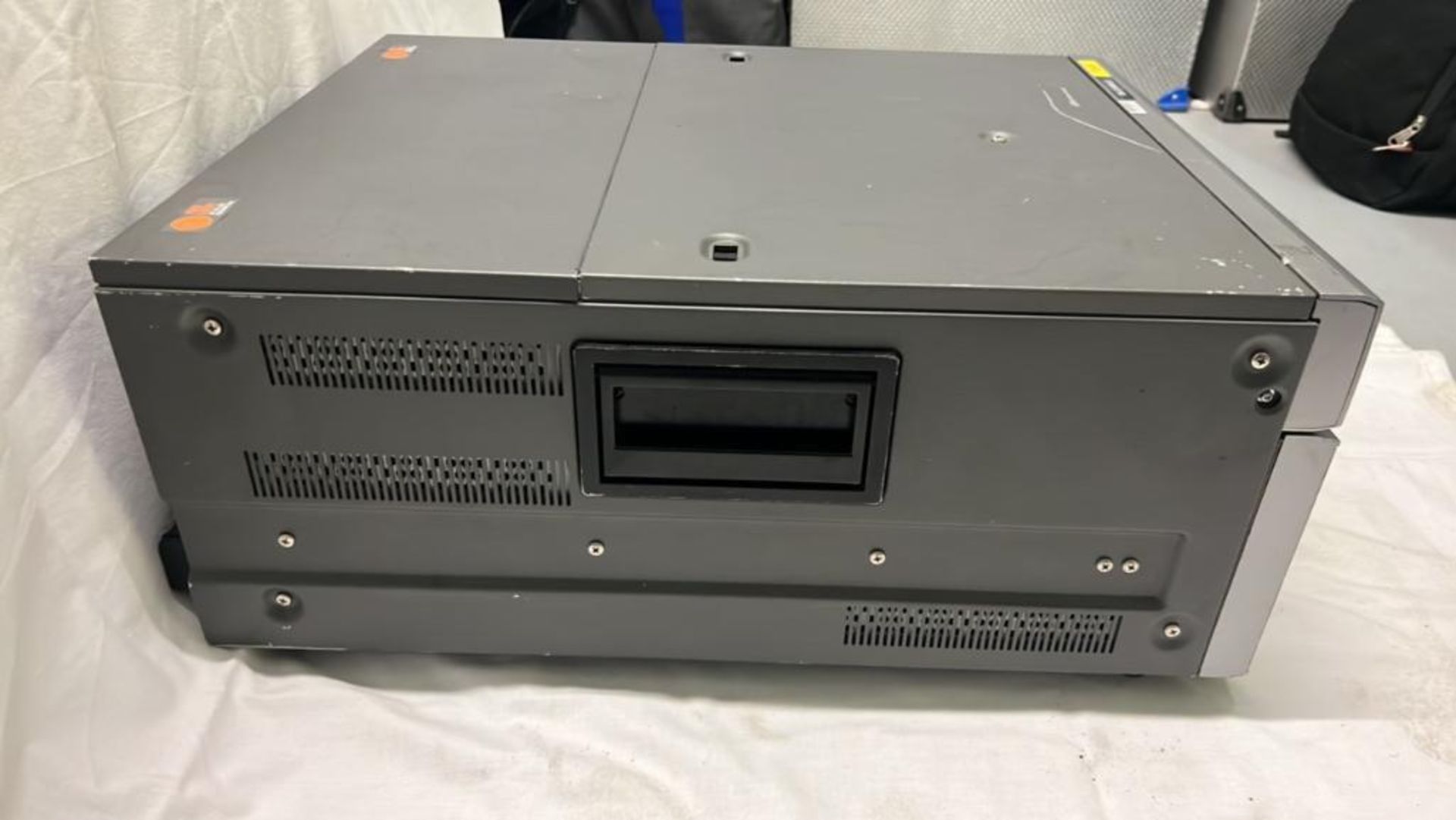 Sony SRW-5500 Digital Videocassette recorder with flight case SN :13930 - Image 2 of 6