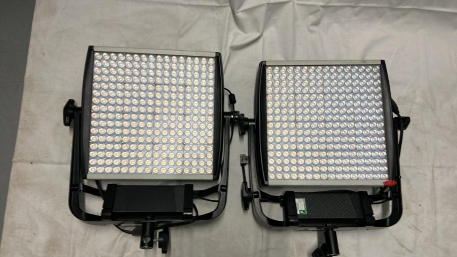 (2) Litepanels Astra 1x1 Bi-Color With carry bag SN 1037405878, SN 1037405029 - Image 2 of 7