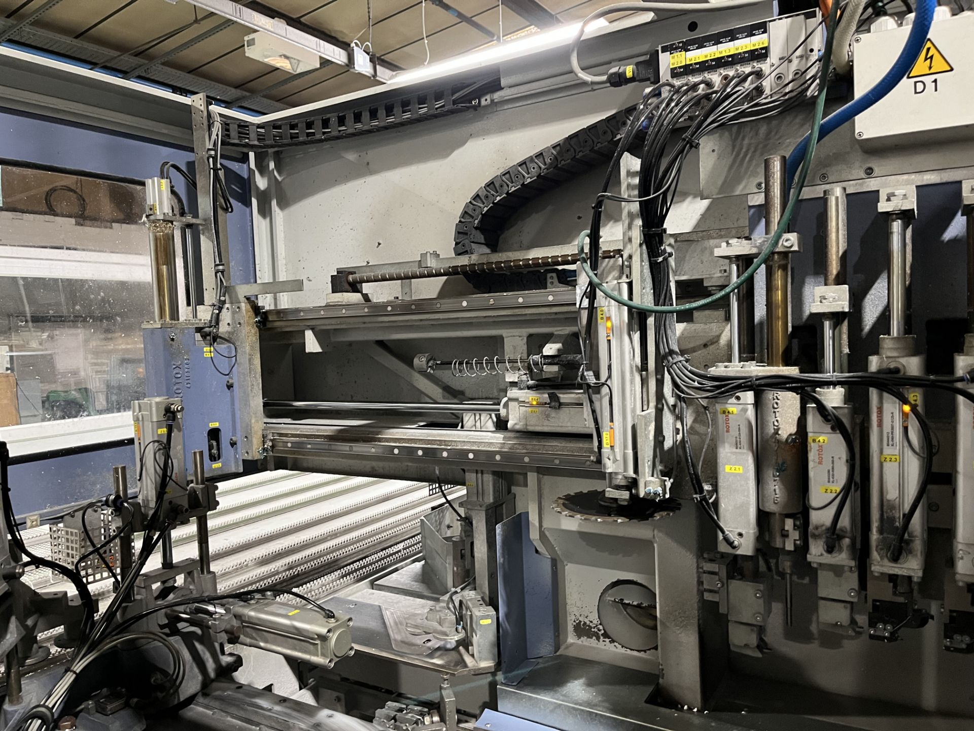 Rotox High Speed CNC Welding and Cleaning Sash Line Comprising: 1 x Rotox 6045 Horizontal Quad Welde - Bild 10 aus 13