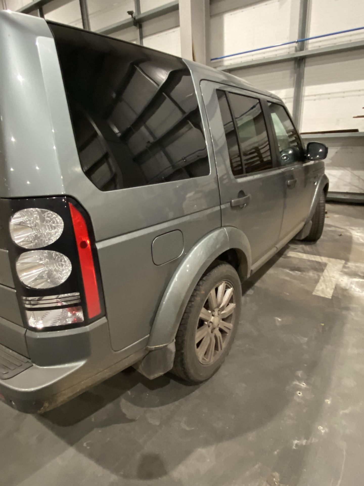 Land Rover Discovery XS SDV8 Auto - Image 7 of 15