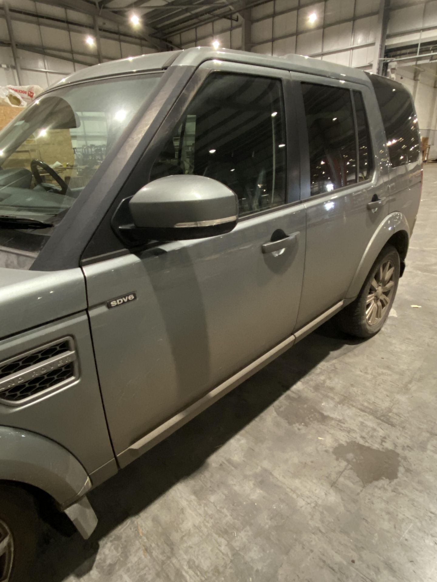 Land Rover Discovery XS SDV8 Auto - Image 3 of 15