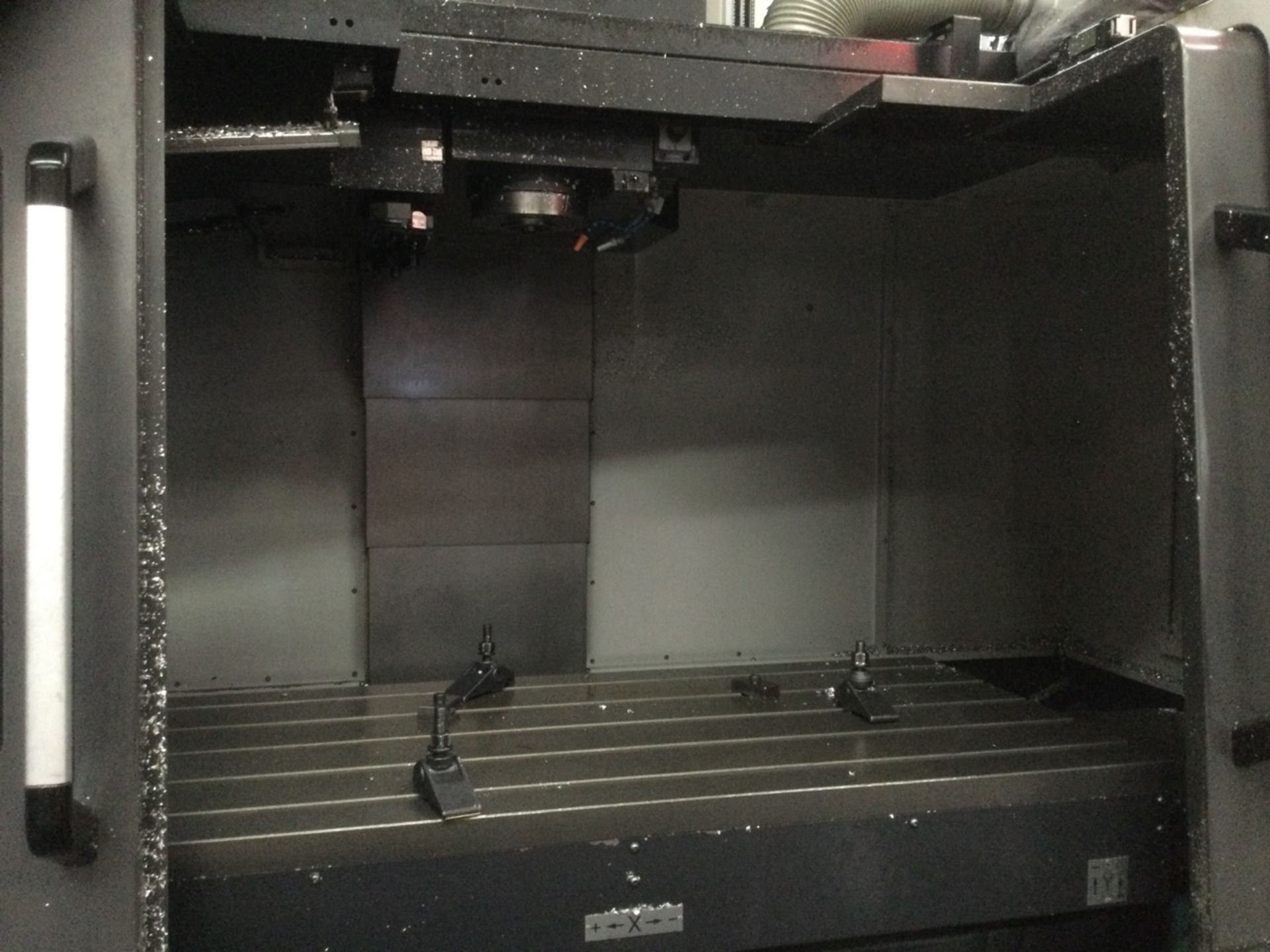 Doosan DNM6700 3-Axis Vertical Machining Centre, Ad40 Spindle Taper, Fanuc I-Series Control - Image 2 of 4