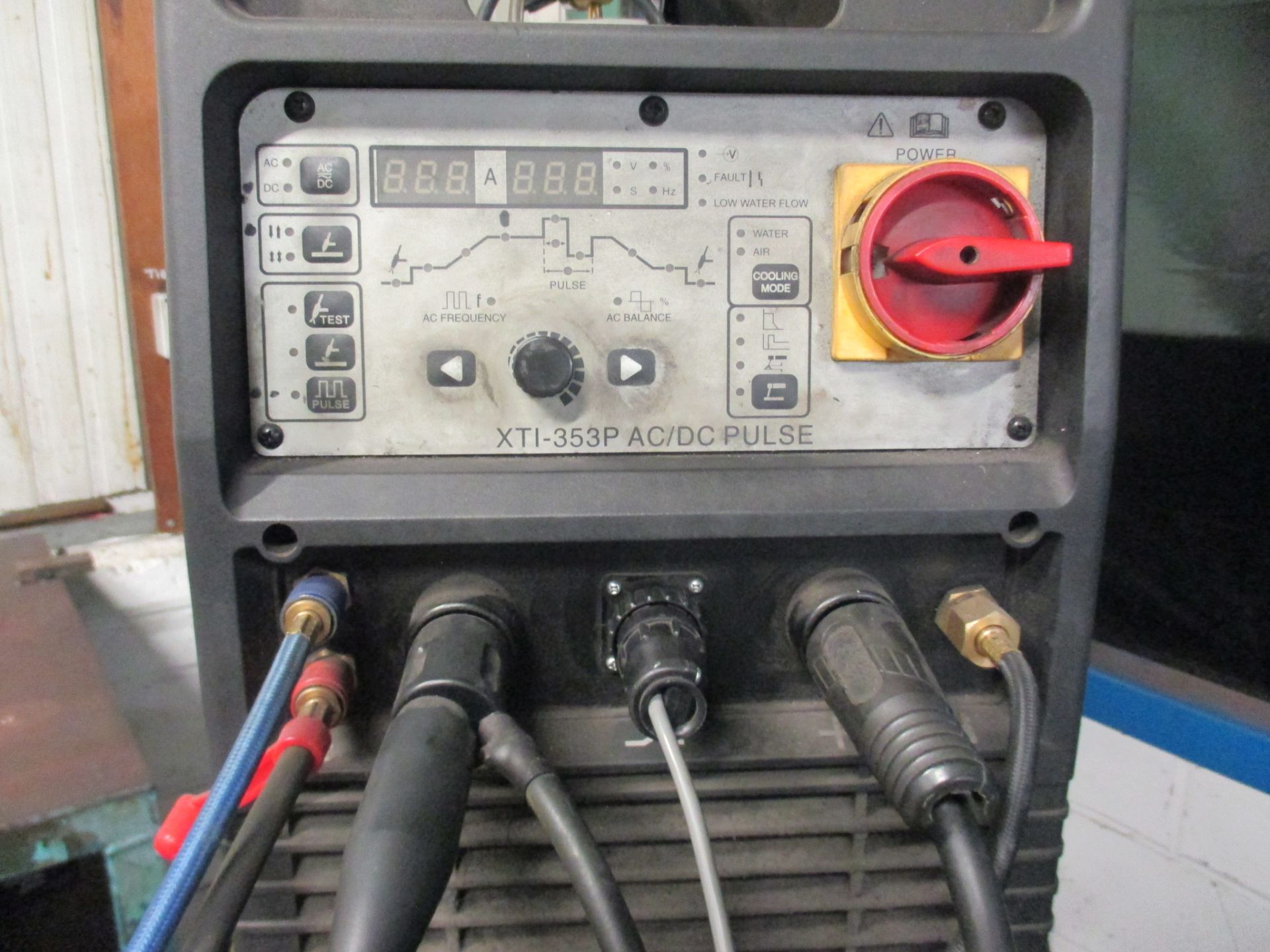 1: Parweld XTI-353P Pulse Tig Welding Set - Bild 2 aus 3