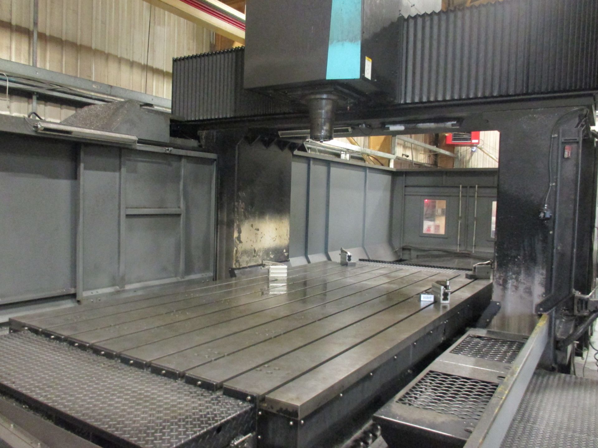 Hurco DCX42i 3-Axis Double Column Bridge-Type Vertical Machining Centre (2014) - Image 4 of 18