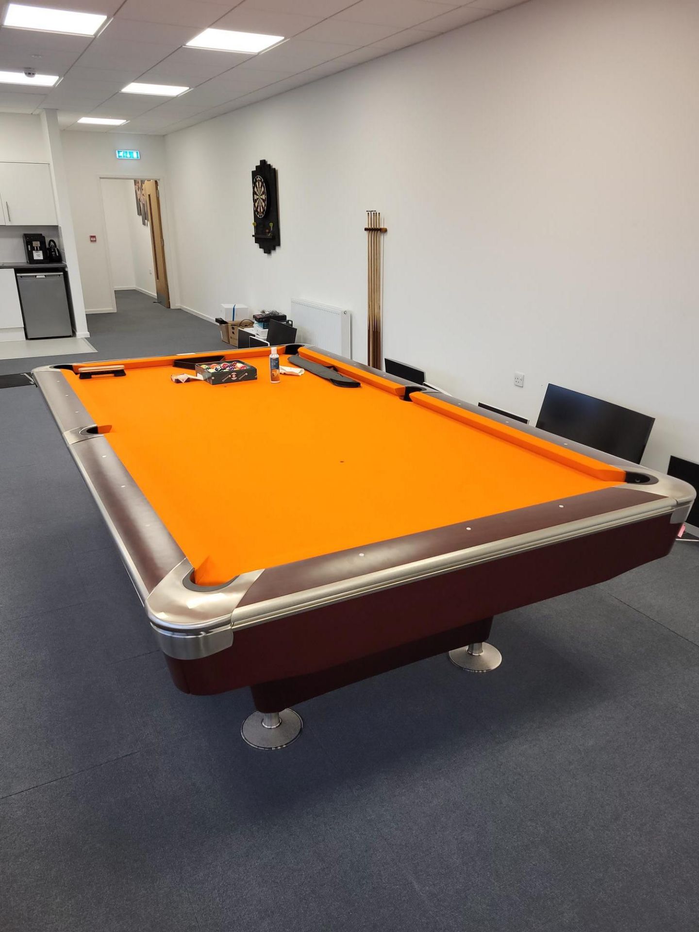 1, American 9ft Slate Bed Pool Table with Cue's, Cue Rest, Triangle, Ball's, Brush and Chalk as Lott - Bild 6 aus 6