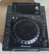 1 ; Pioneer DJ CDJ 2000 Professional Multi-Player
