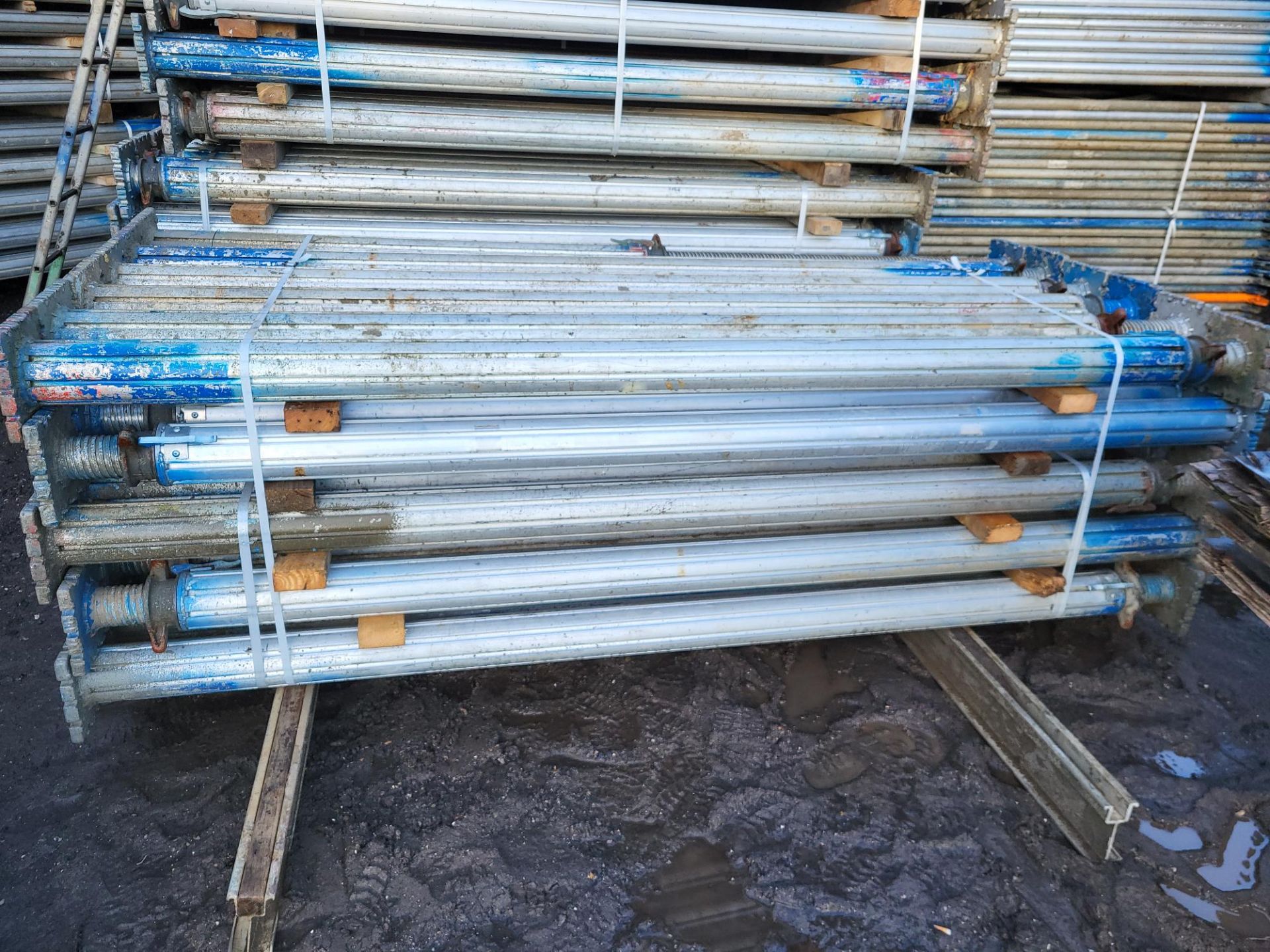 1, GASS or GASS Compatible Aluminium Shoring System Comprising:- (50) 2.4m Extending Legs, (50) 1.4m - Bild 4 aus 6