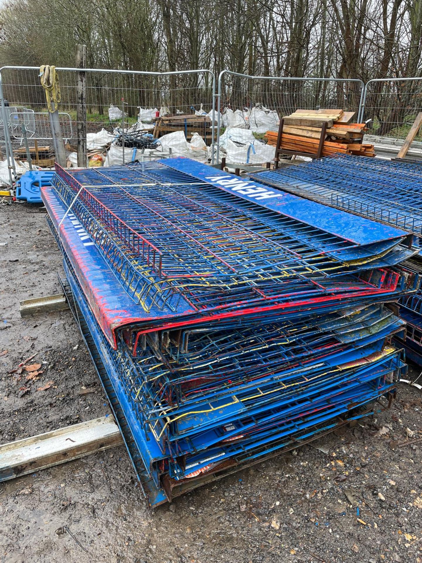 Approx (200) Combisafe 2.6m x 1.1m Steel Mesh Safety Barriers (4 x 50 barriers) and (50) Mixed Combi