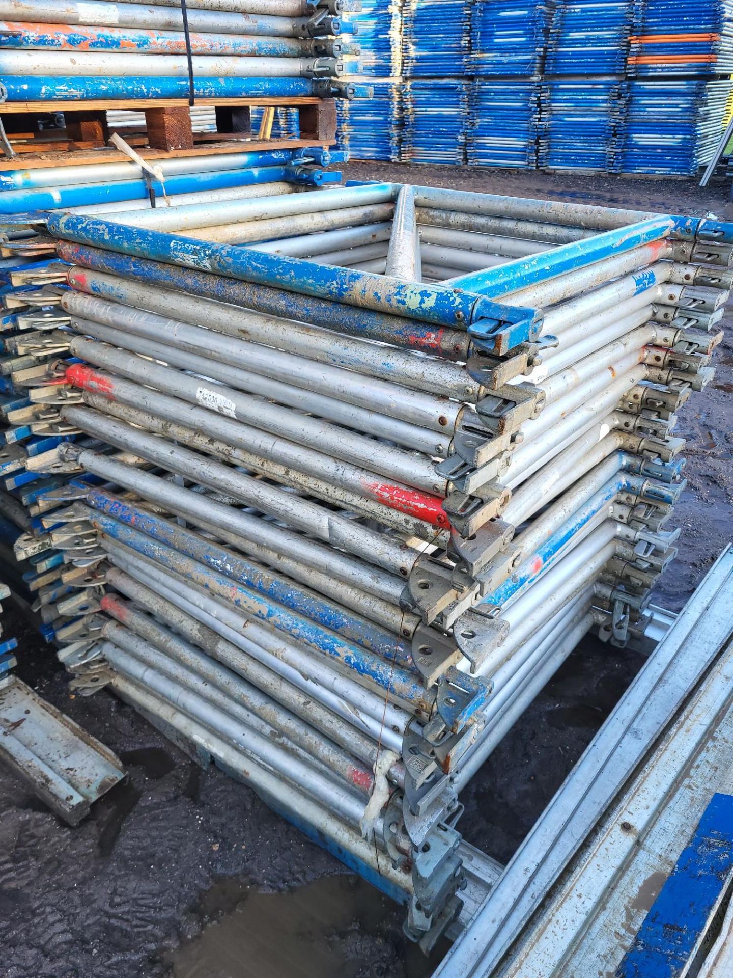 1, GASS or GASS Compatible Aluminium Shoring System Comprising:- (50) 2.4m Extending Legs, (50) 1.4m - Bild 4 aus 6