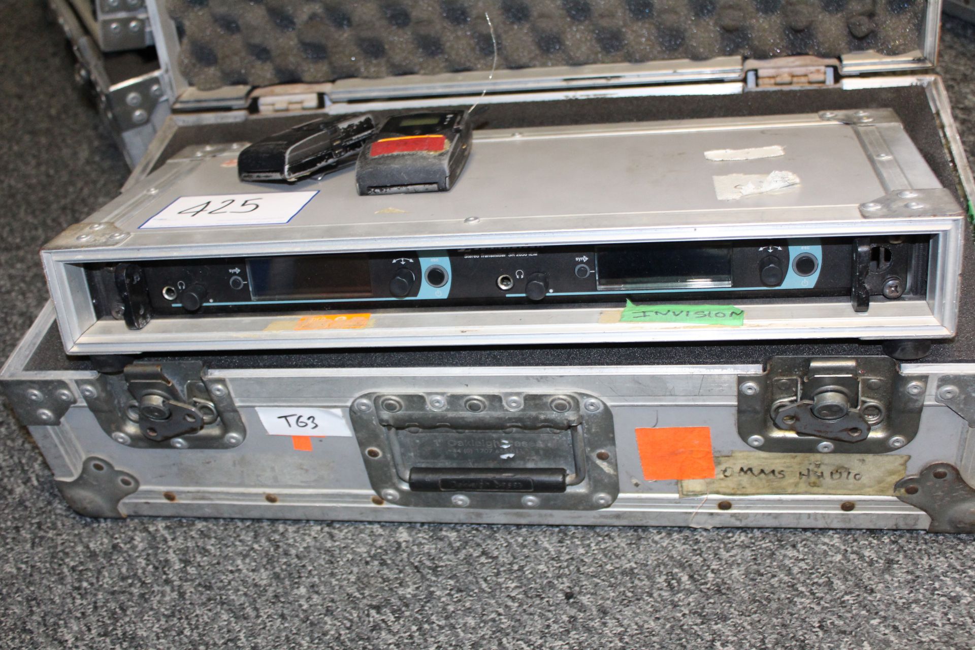 Sennheiser SR 2050 Stereo Transmitter with 2 Sennheiser EK 2000 Bodypack Receivers and Flight Case