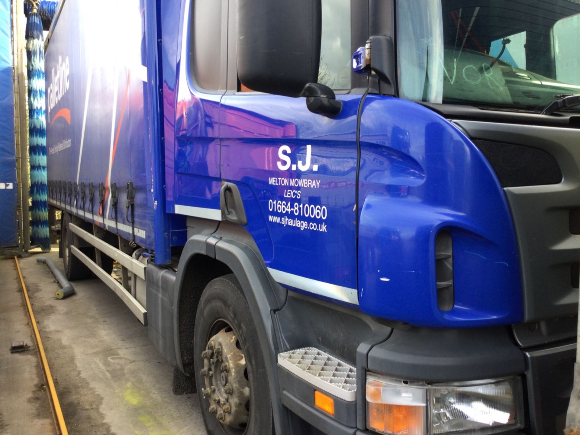 SCANIA 4x2 18t Rigid Curtainside With Dhollandia Tail Lift, Registration number SJI6629 , year 2007