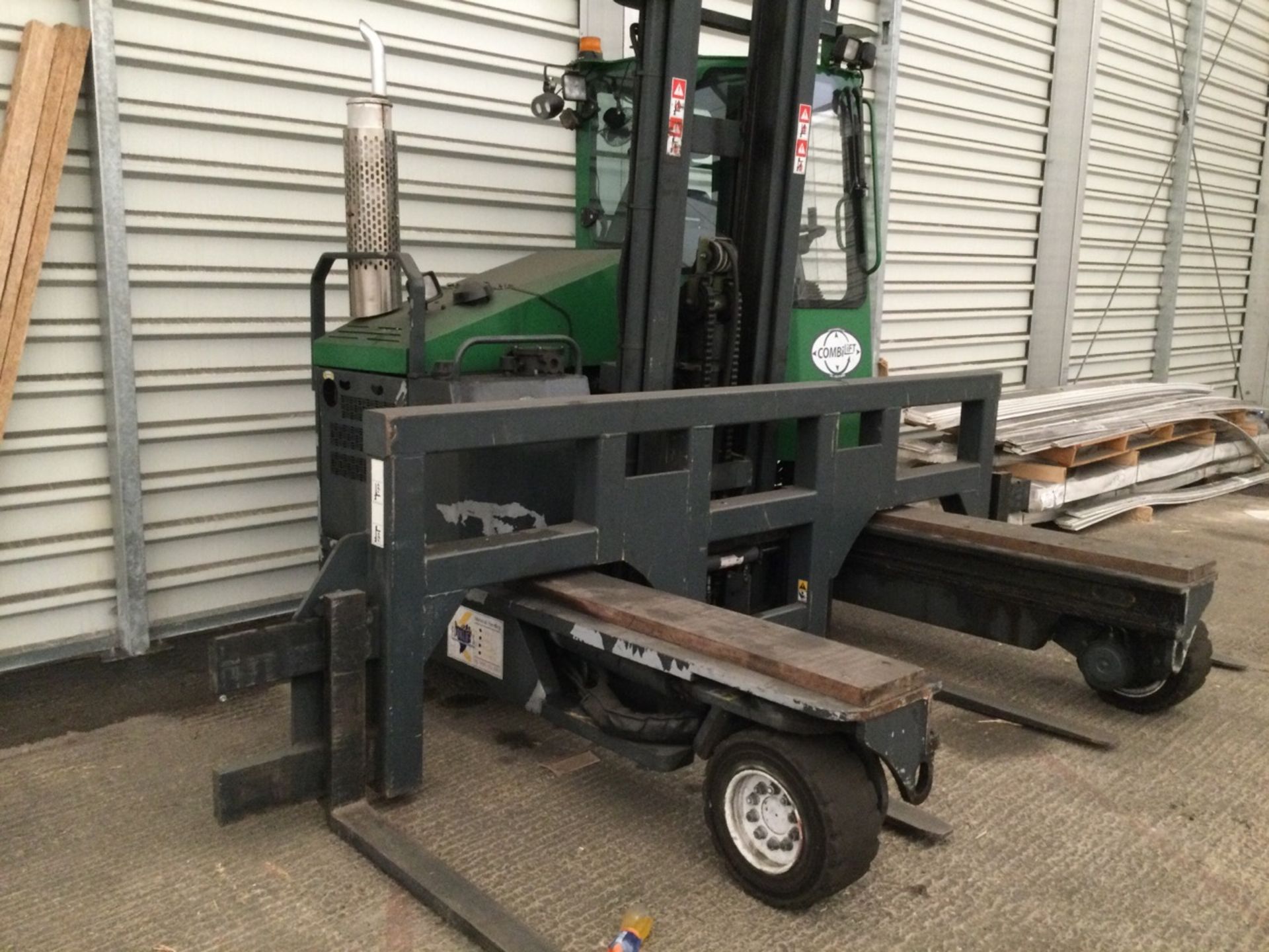 Combilift C4500 Sideloader, Rated Capacity 4500kg, serial number 16995 , year 2003 7639hrs - Image 2 of 4