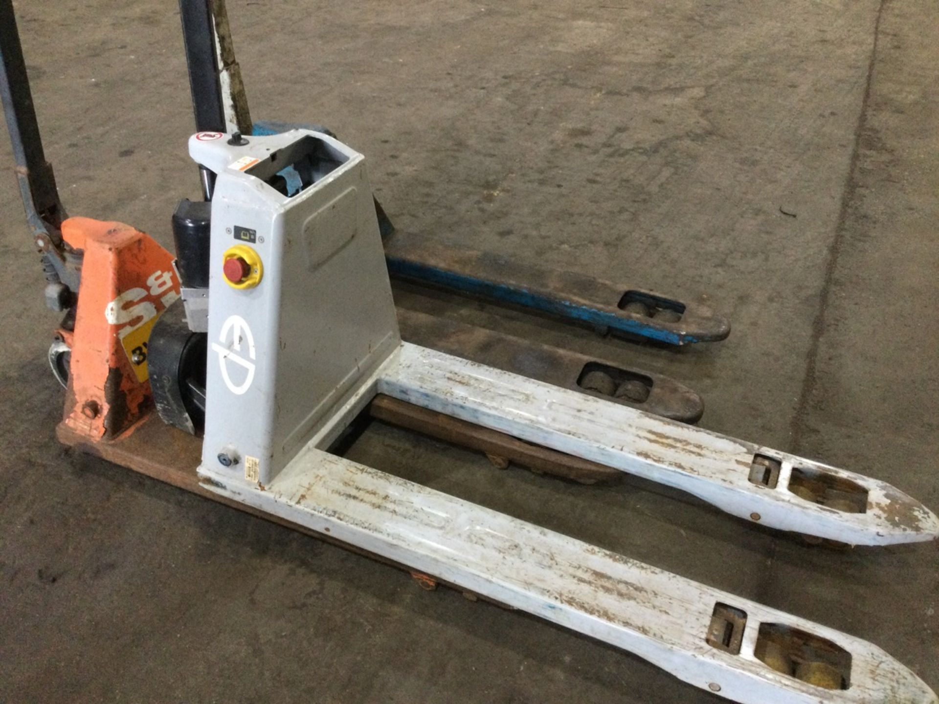 3: Pallet Trucks As Shown - Image 2 of 2