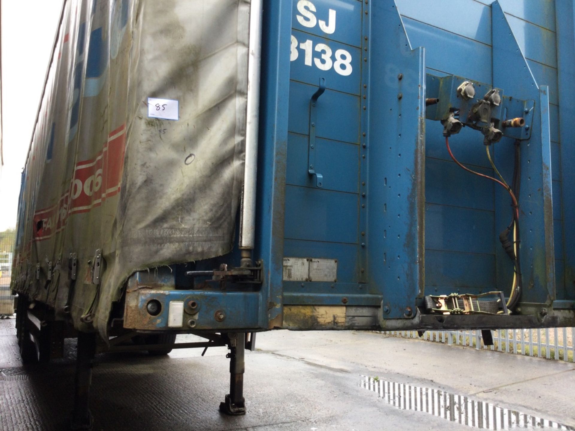 Schmitz Tri-Axle 13.9m Curtainside Trailer Mot Expired , serial number C164011 , year 2004. Not