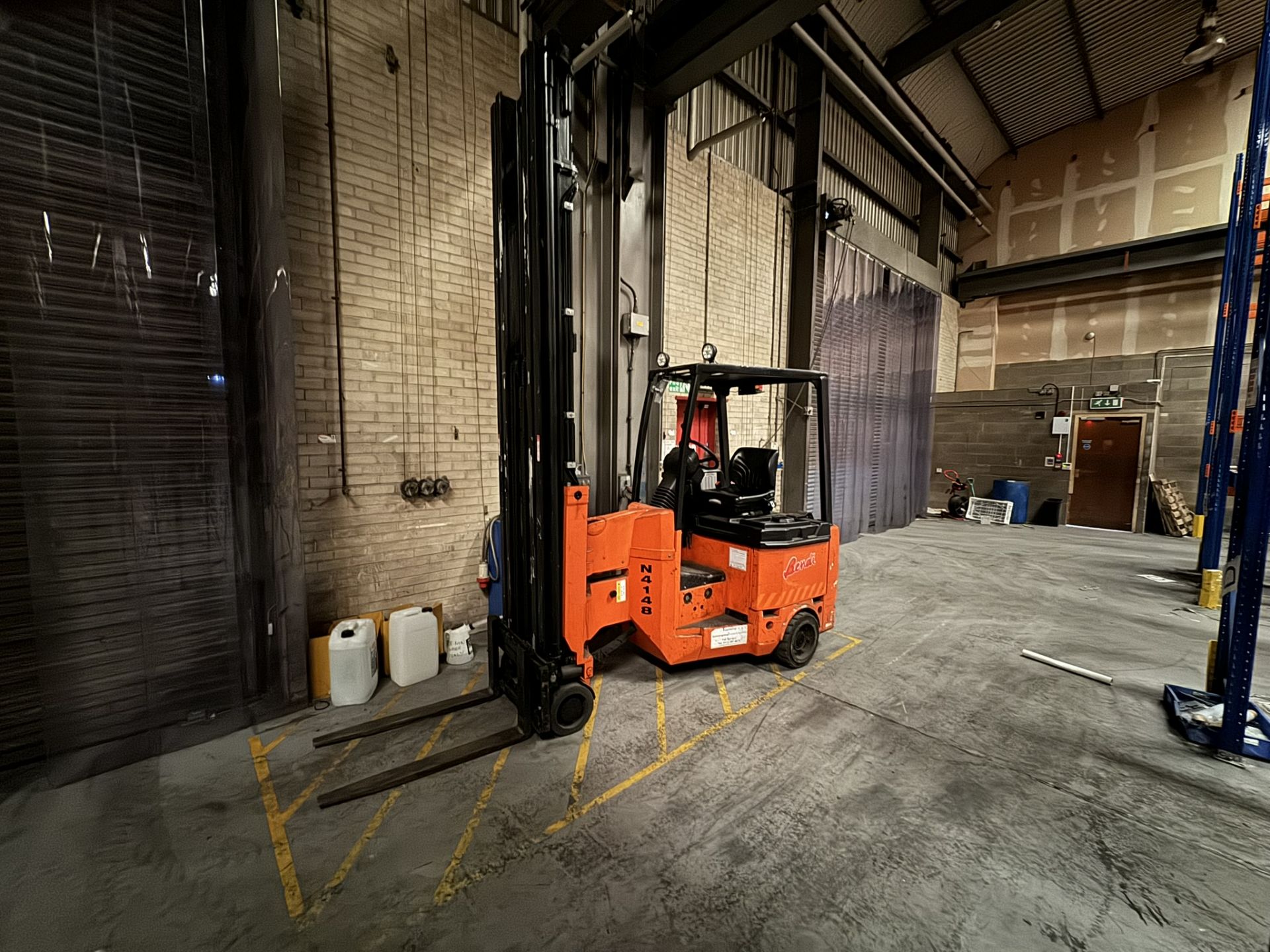 Trans-lift Bendi Model BE420-82SS electric very narrow aisle articulated fork lift truck serial numb