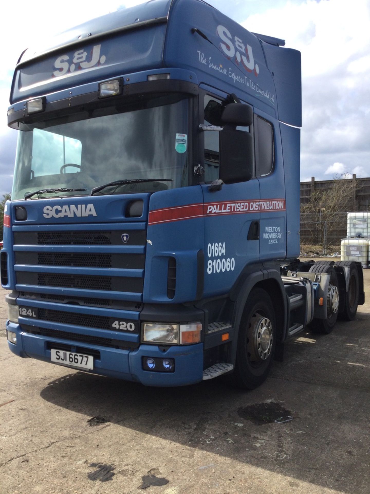 Scania 4-SRS L-CLASS 6x2 Tractor Unit With Mid Lift Axle, Sleeper Cab. Not Running - Believed To Ne