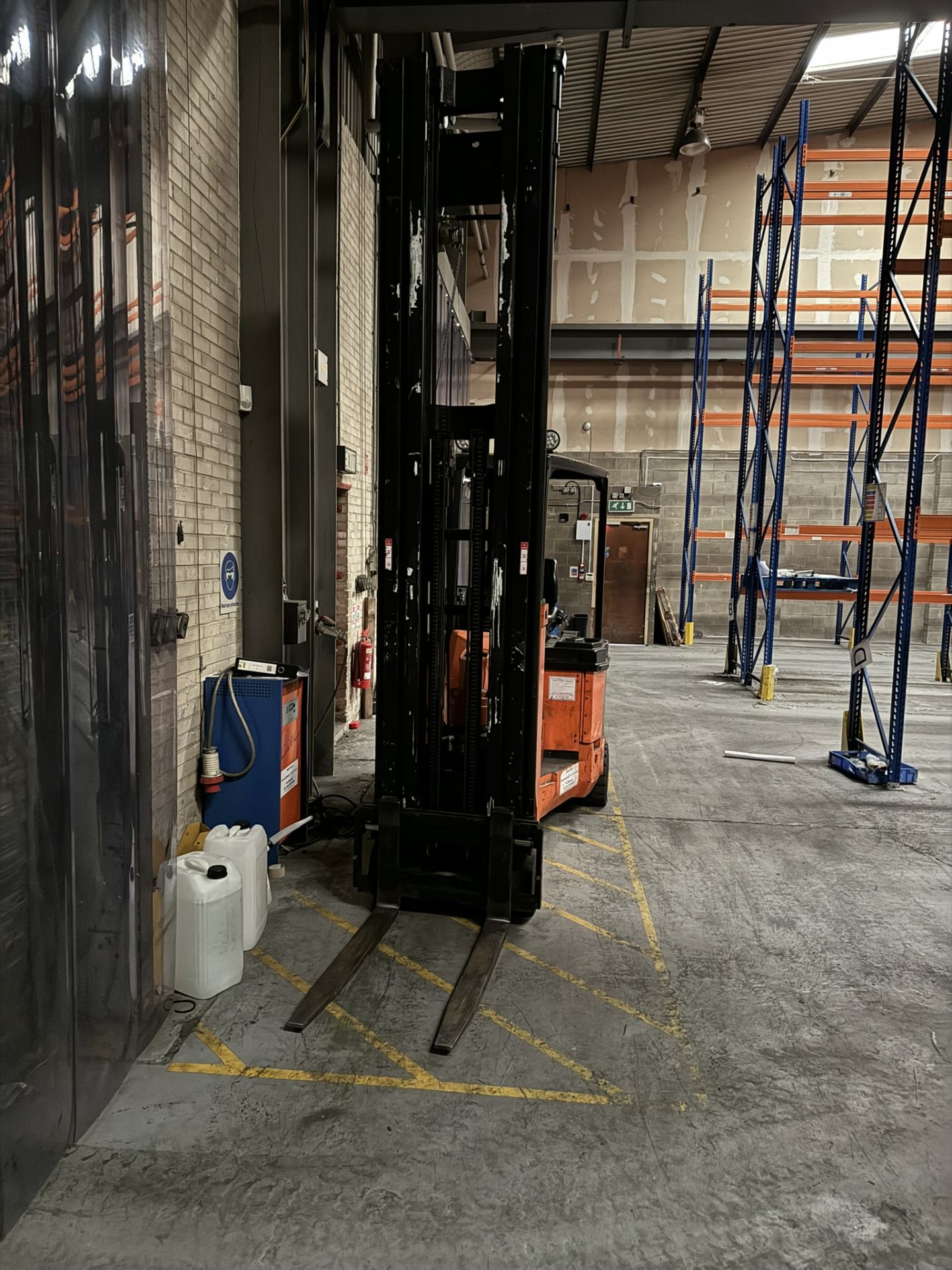 Trans-lift Bendi Model BE420-82SS electric very narrow aisle articulated fork lift truck serial numb - Image 5 of 5