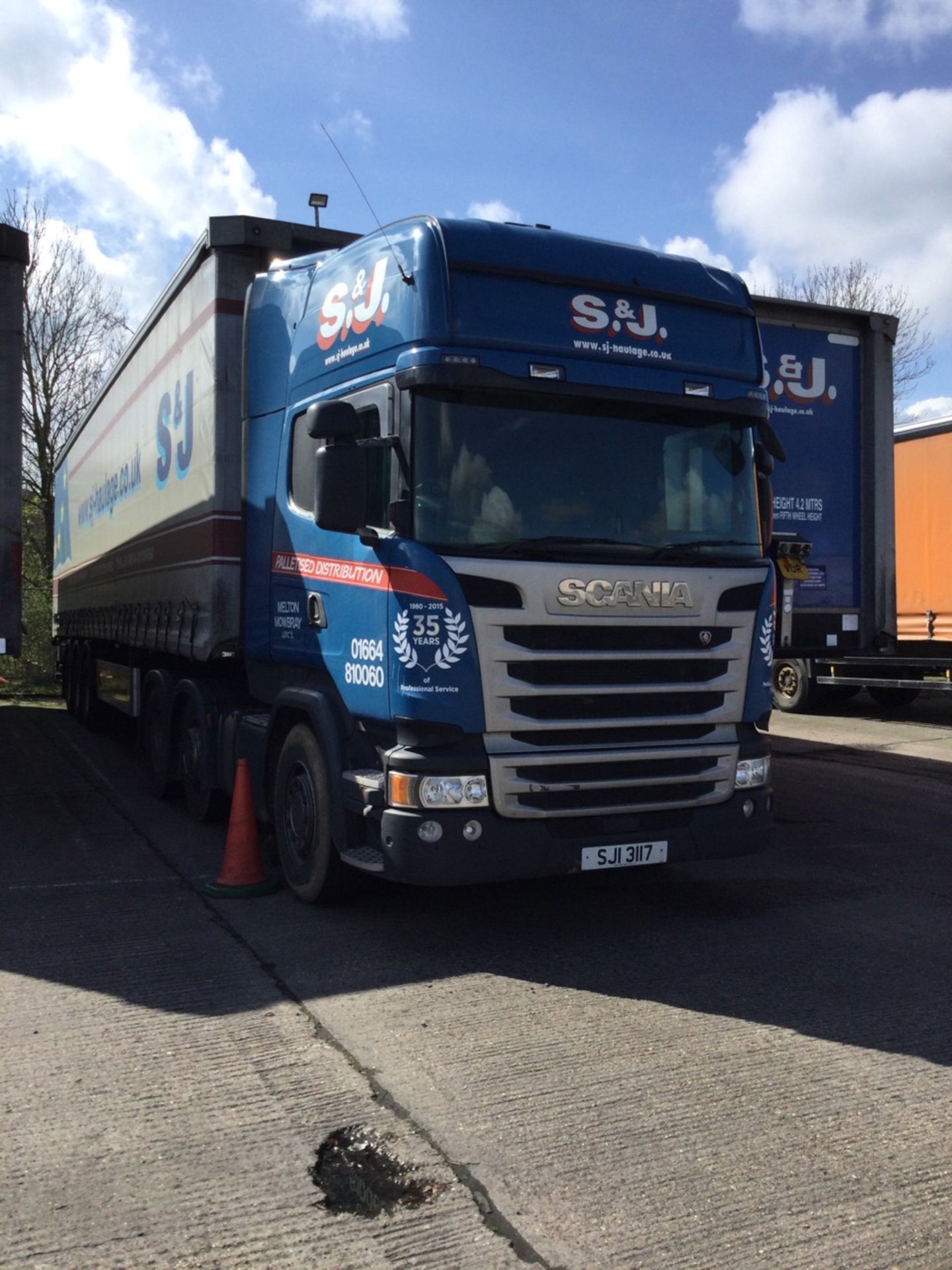 Scania R-SRS L-CLASS 6x2 Tractor Unit With Mid Lift Axle, Sleeper Cab Mot Until 30/06/24Approx 82000