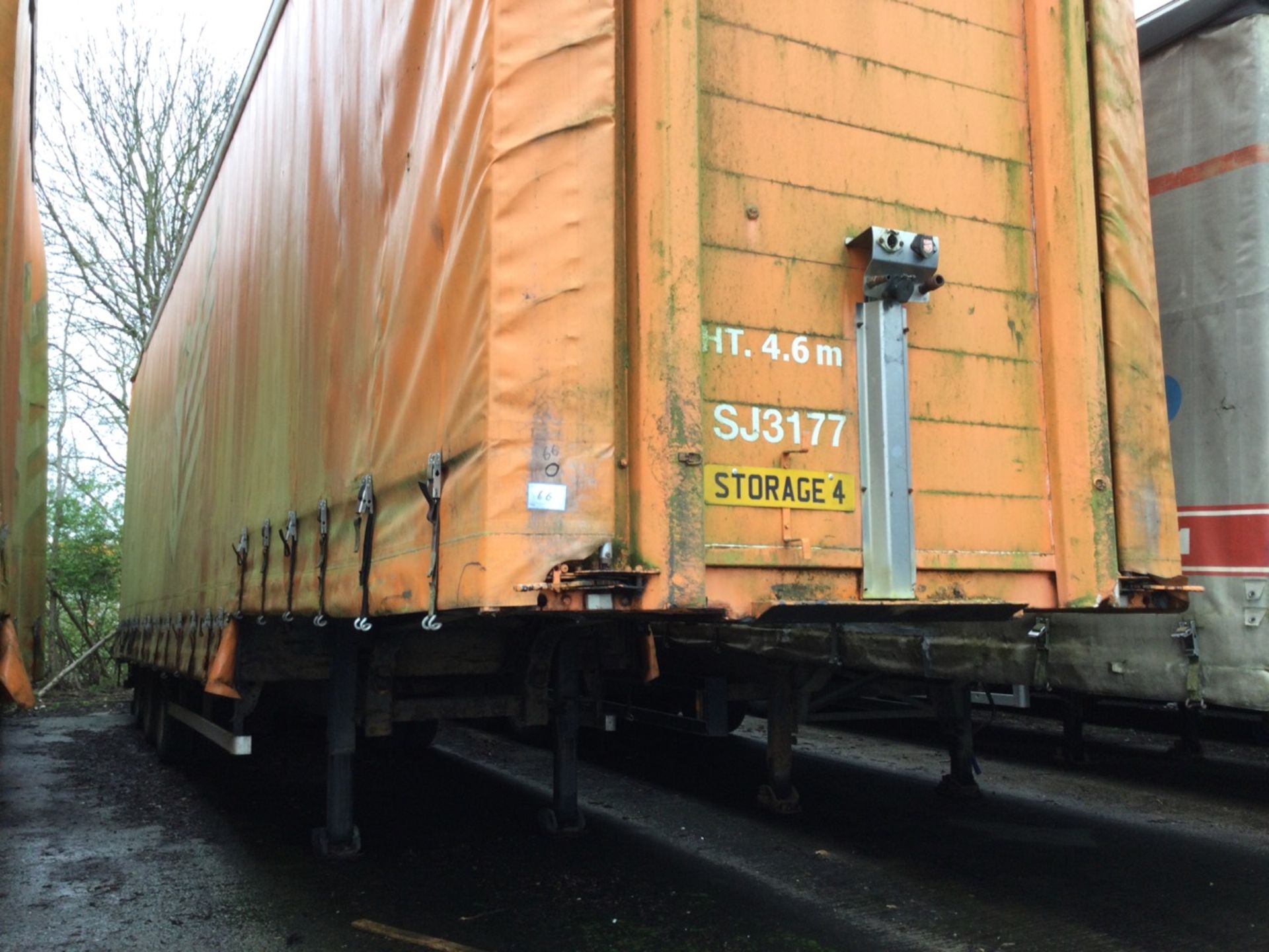 SDC Tri-Axle Curtainside Trailer . Note - No BP on this lot