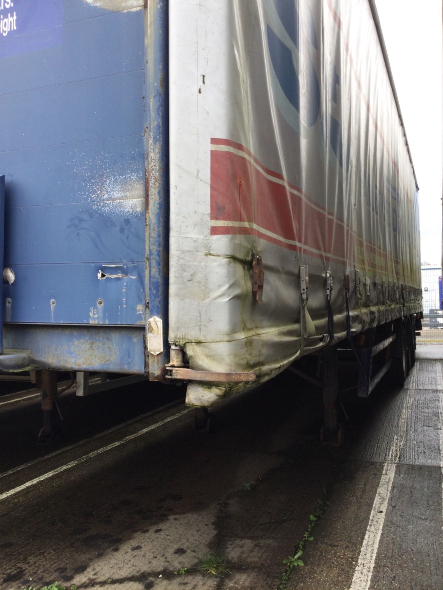 MONTRACON SMRC3A Tri-Axle Curtainside Trailer Mot Expired , serial number C064161 , year 2000. No